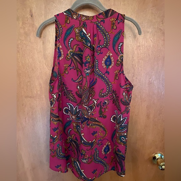 Sleeveless lightweight split neck blouse size L, NWOT - Picture 2 of 6